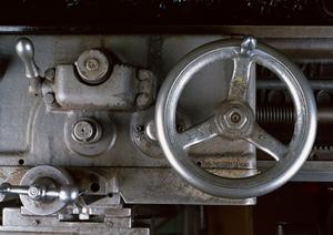 工場でのシーリングファン取り付けの効果